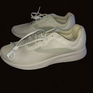 WOMEN'S ATHLETIC WORKS SNEAKERS WITH MEMORY FOAM INSOLES SIZE 9.5W